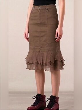Vintage Oscar Leopold Brown
Tiered Silk Ruffle Midi Skirt -
NWOT fits like 10/12